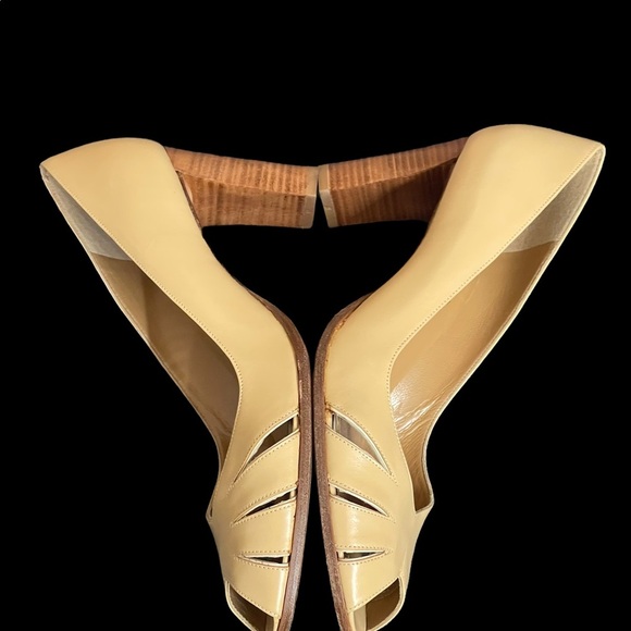 Stuart Weitzman Leather Heels Cut Out Vamp Almond Peep Toe Pump Tan 8.5M - Picture 6 of 10